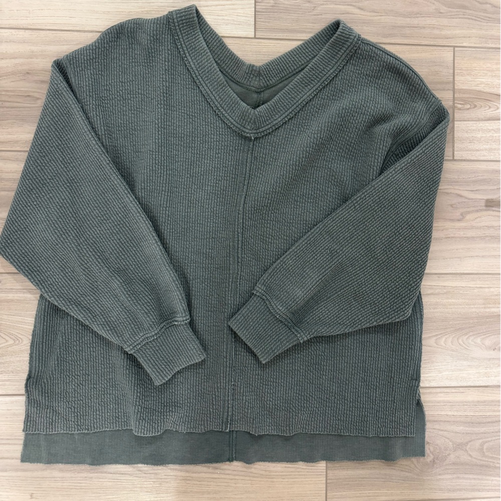 Aerie Wonder Textured V-Neck Sweatshirt - Picture 6 of 6